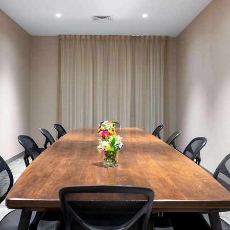 Wyndham Westfield Hotel Bagian luar foto
