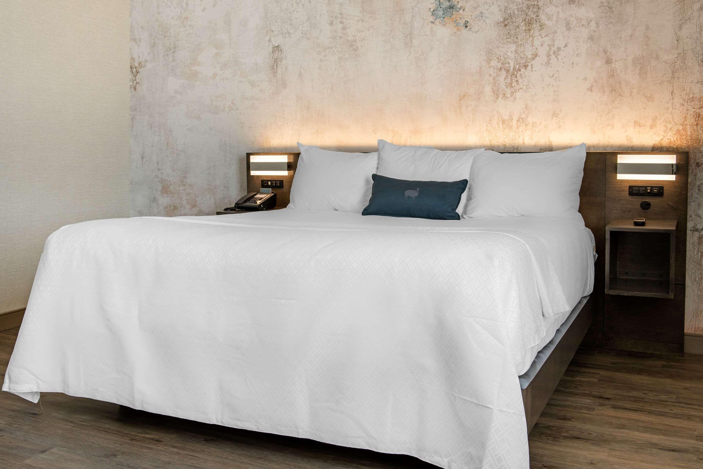 Wyndham Westfield Hotel Bagian luar foto