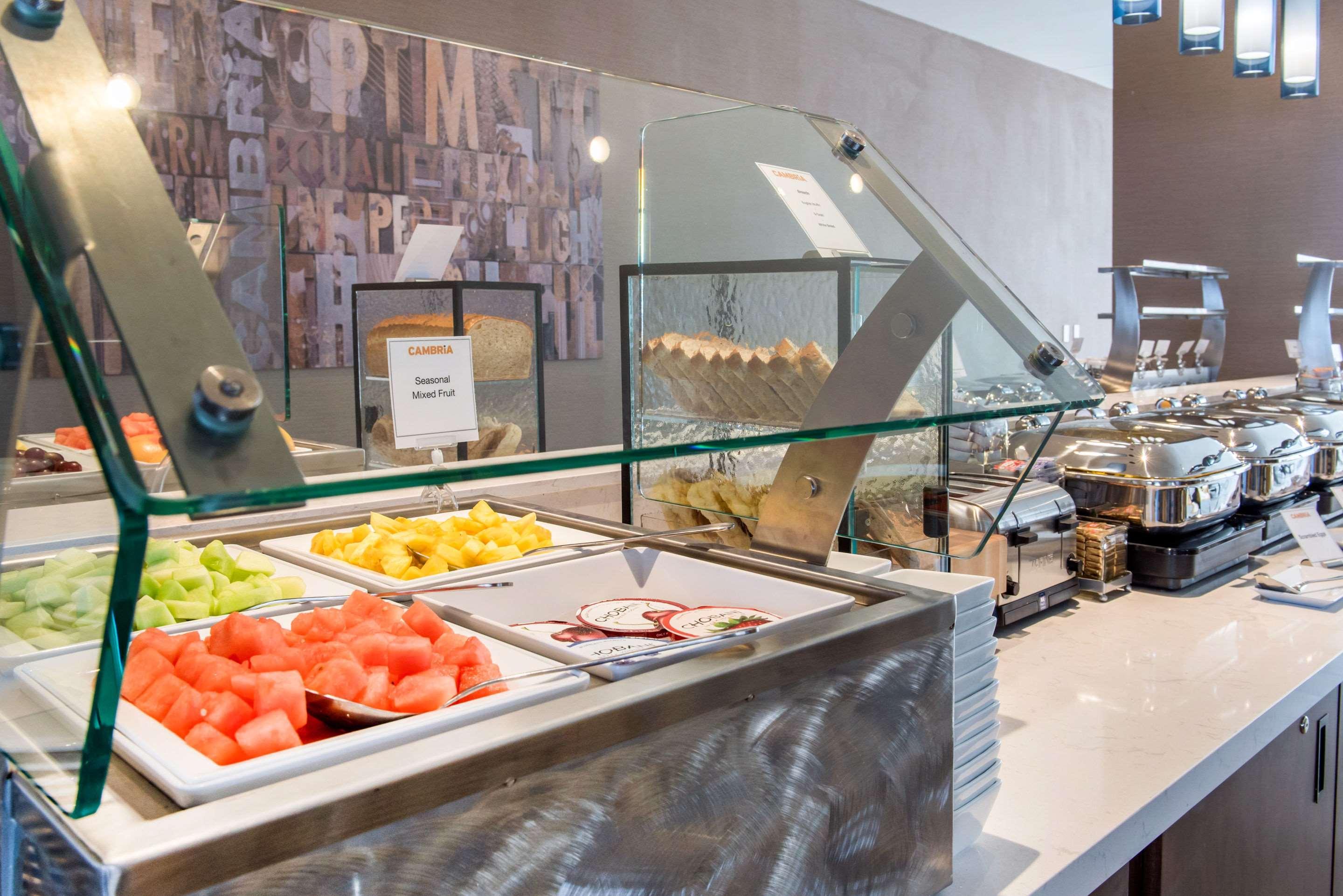 Wyndham Westfield Hotel Bagian luar foto