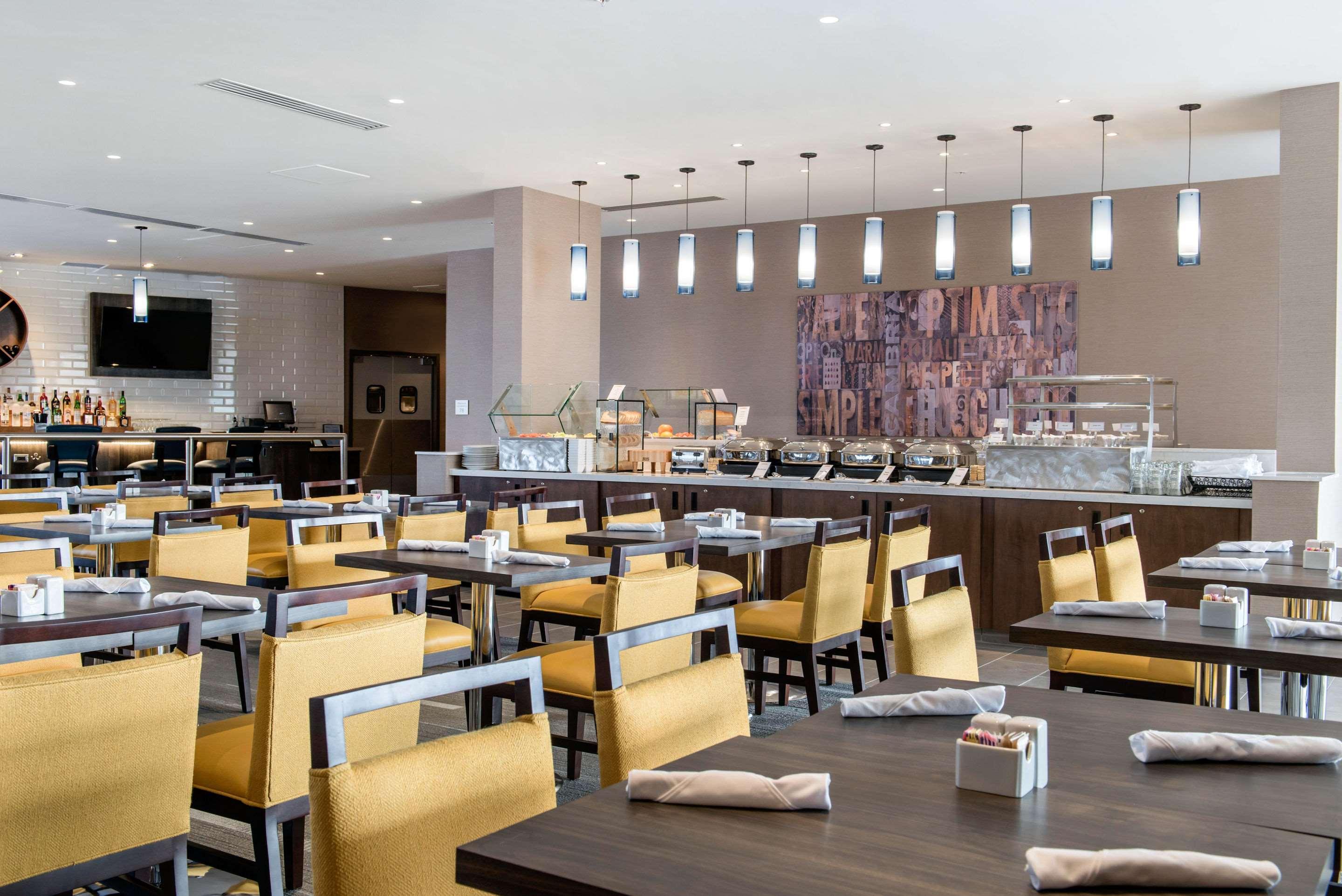 Wyndham Westfield Hotel Bagian luar foto