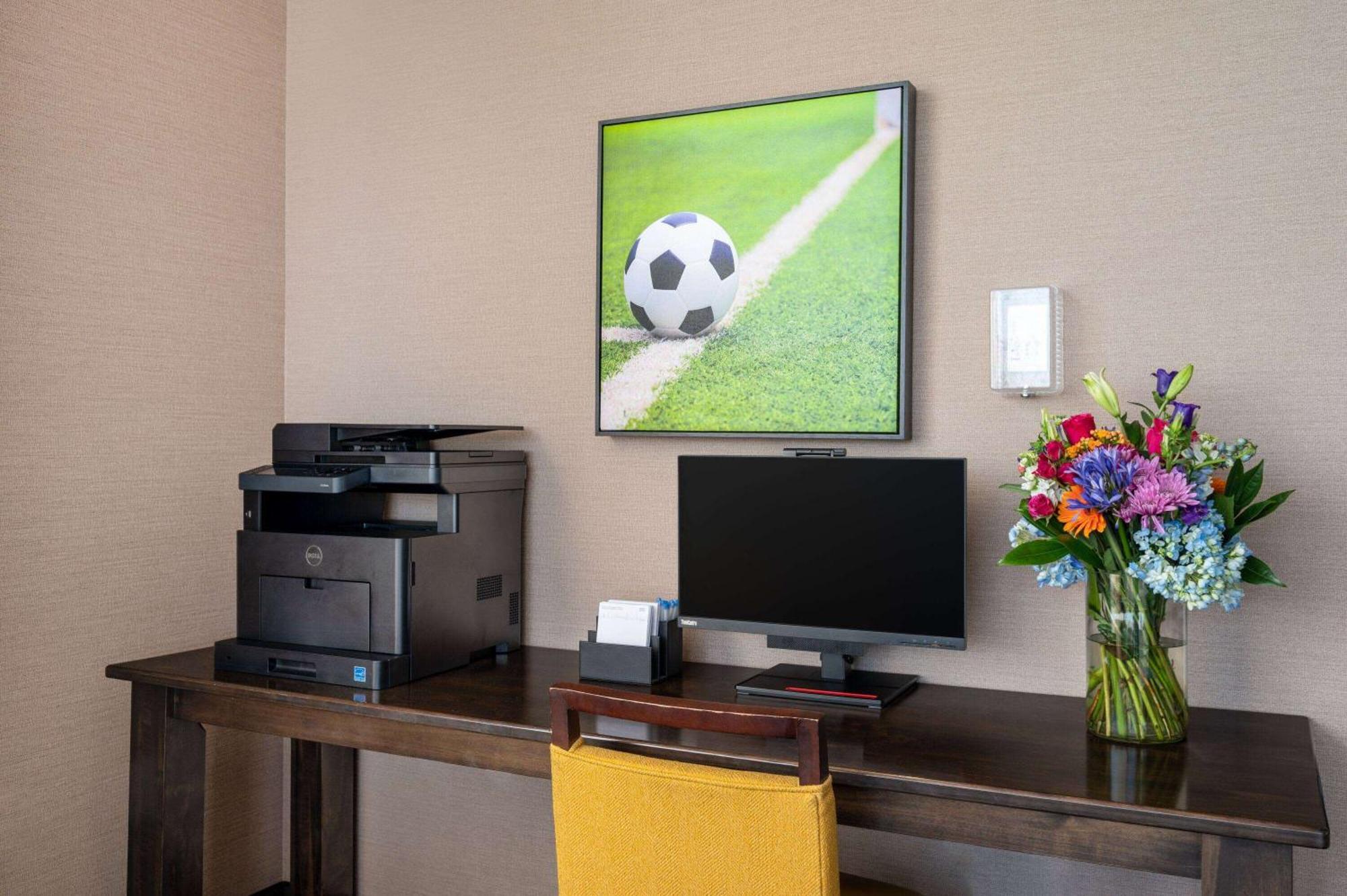 Wyndham Westfield Hotel Bagian luar foto