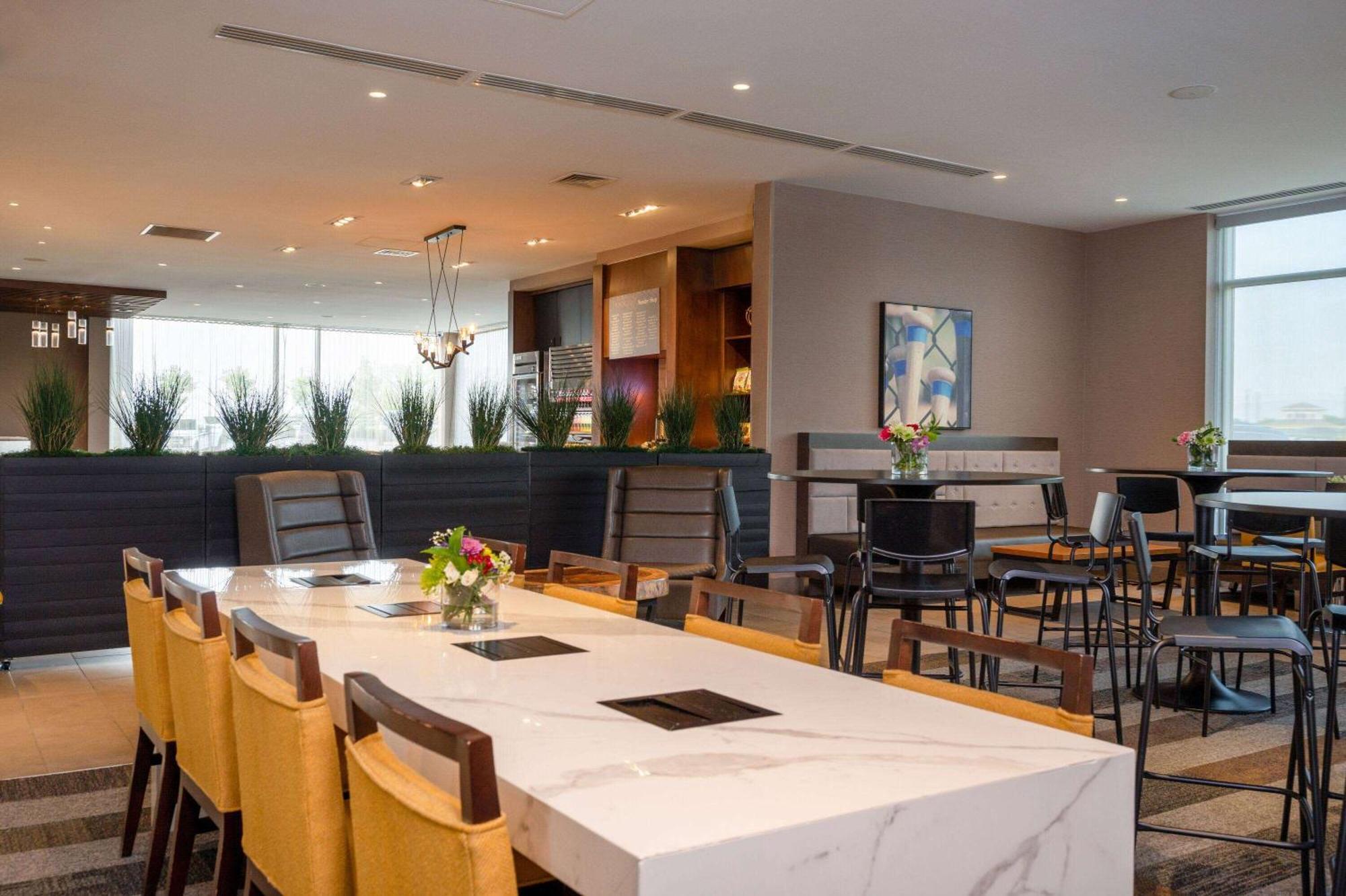 Wyndham Westfield Hotel Bagian luar foto
