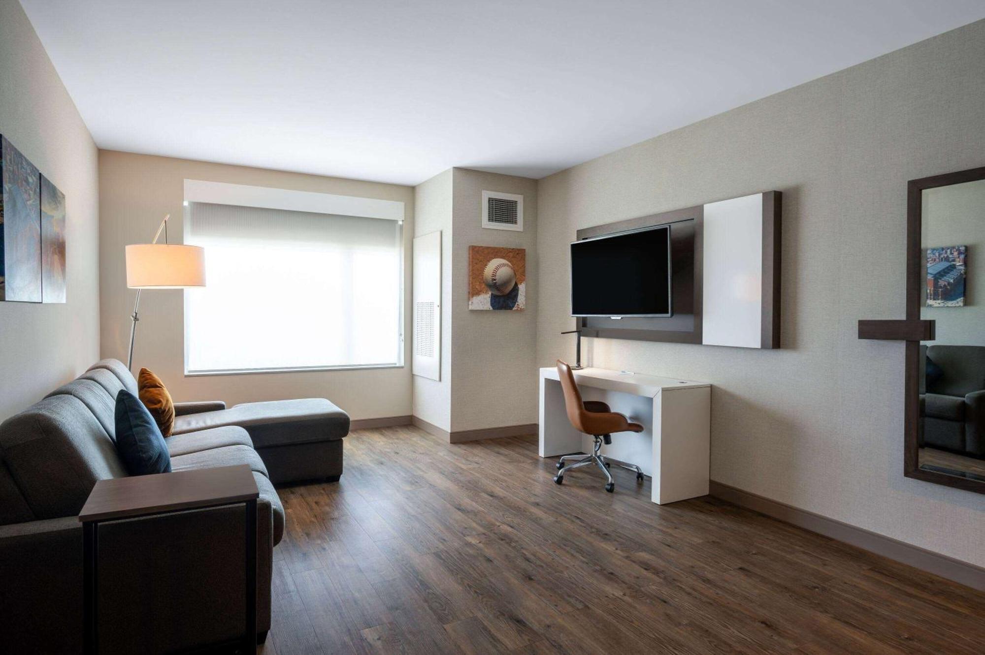Wyndham Westfield Hotel Bagian luar foto