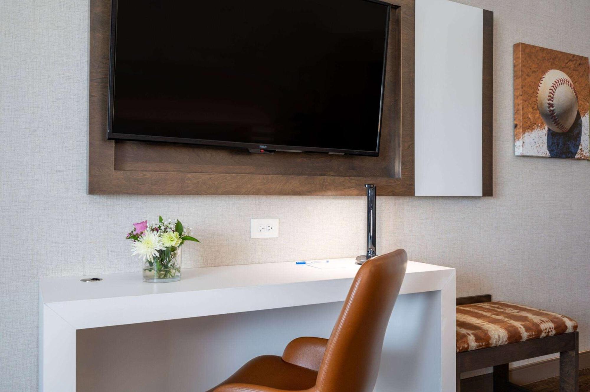 Wyndham Westfield Hotel Bagian luar foto