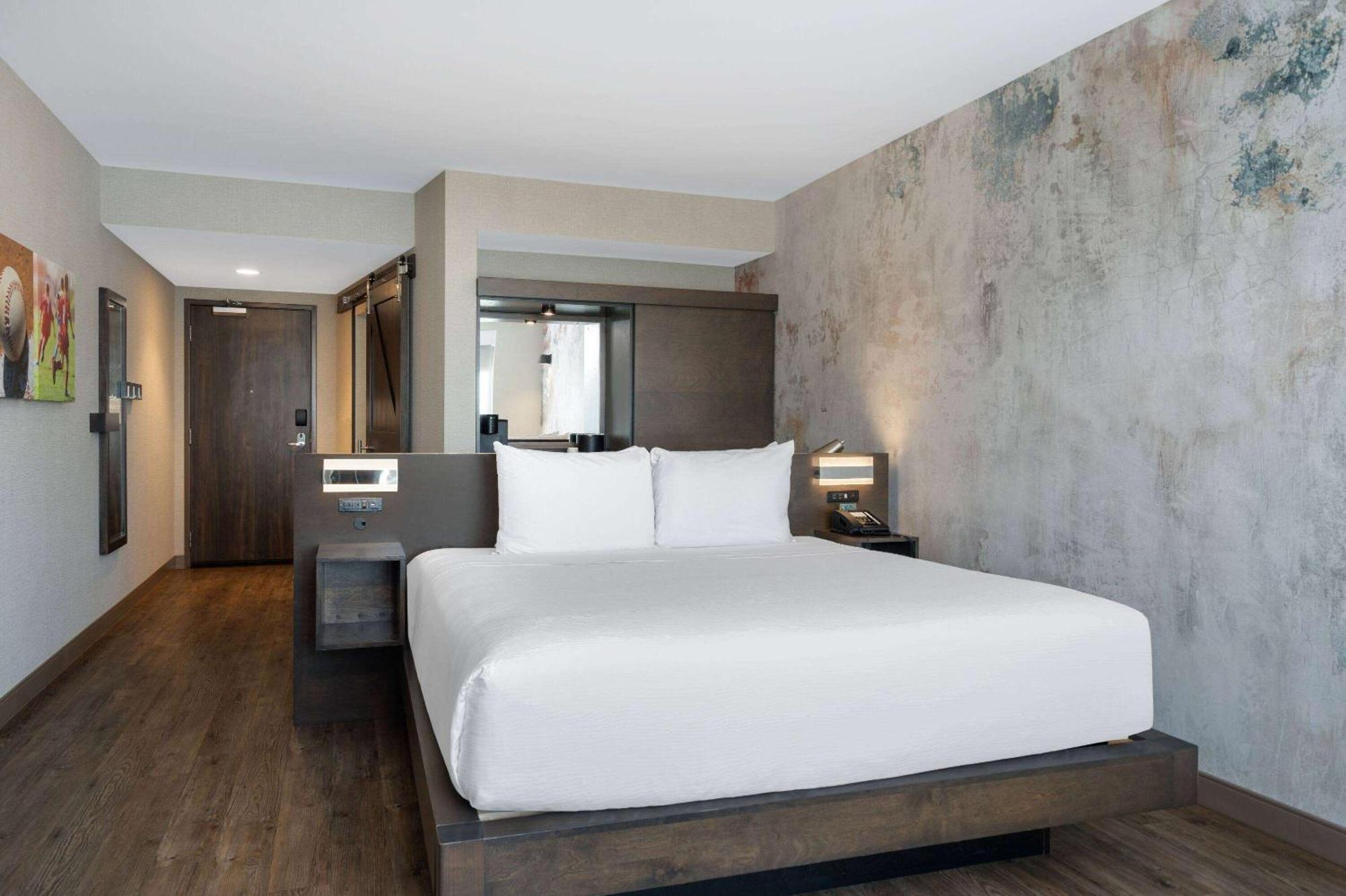 Wyndham Westfield Hotel Bagian luar foto
