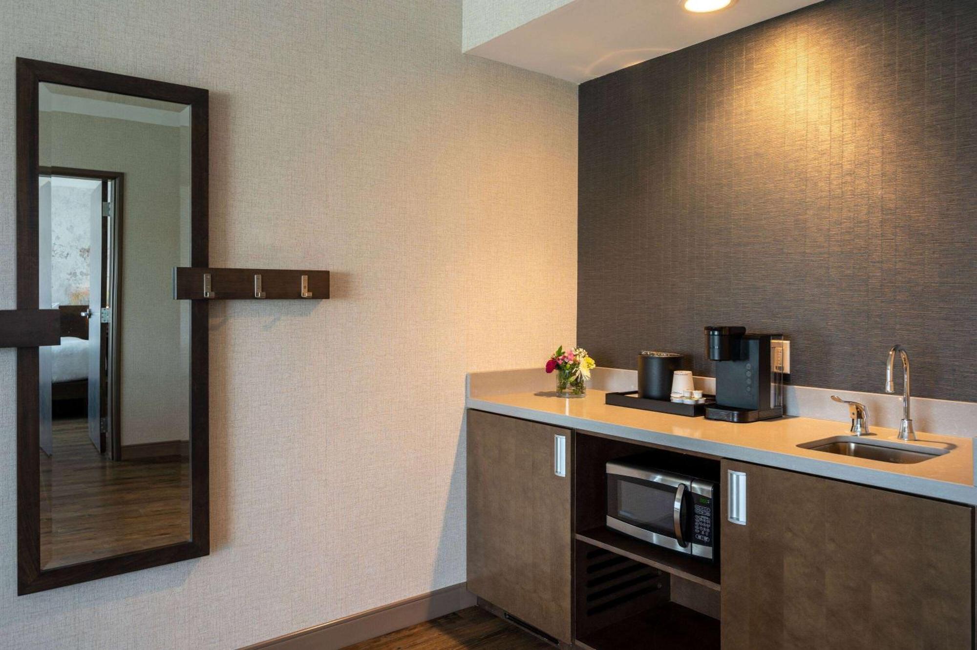 Wyndham Westfield Hotel Bagian luar foto